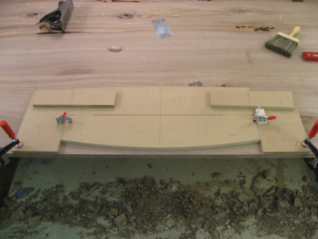 The inlay arc jig with one arc template clamped in